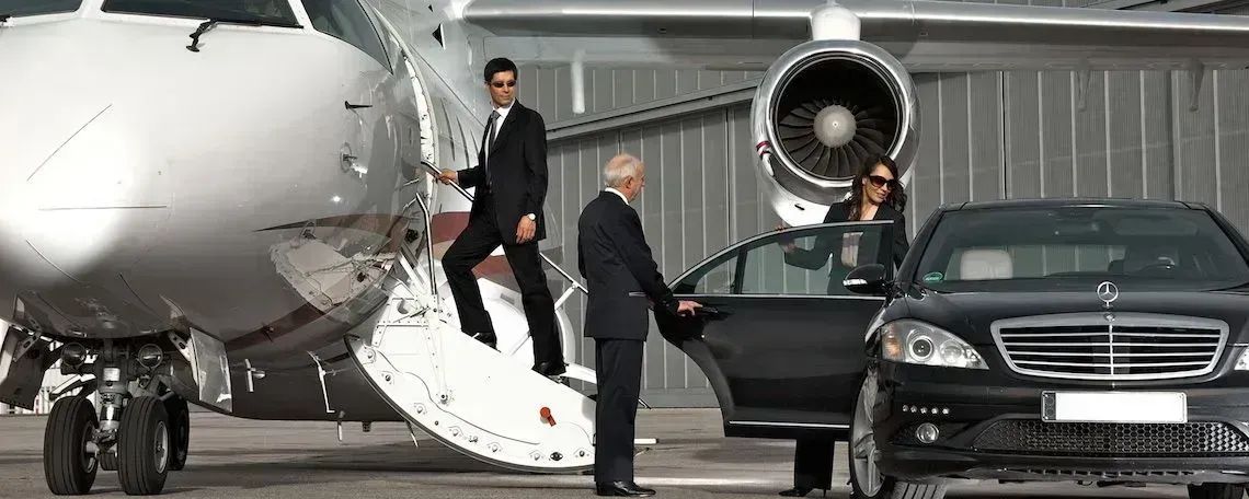 Luxurious Car Service: Logan Airport to Lincoln, RI