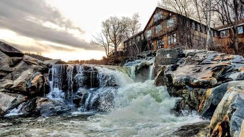 Exclusive Car Service from Logan Airport to Shelburne Falls, MA