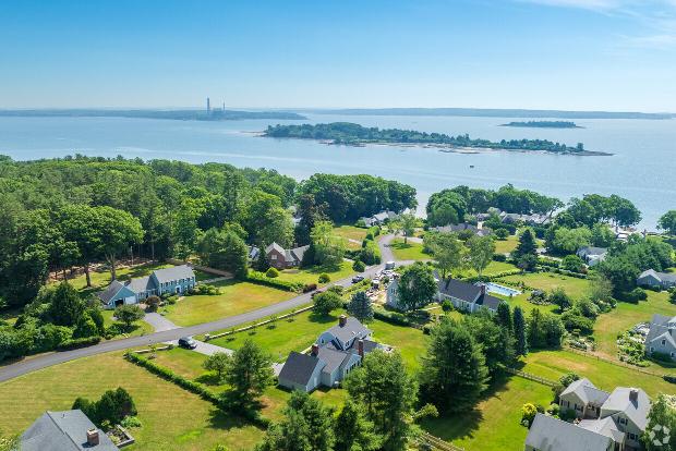 VIP Car Service from Logan Airport to Cumberland Foreside, ME