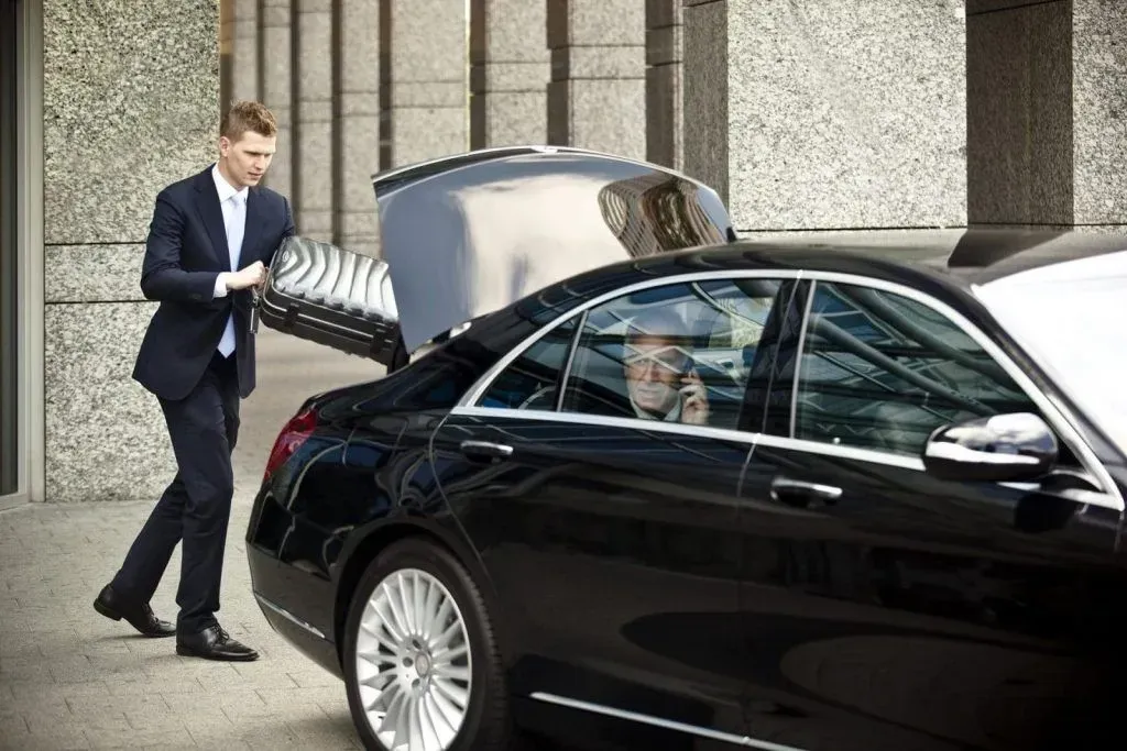 Luxury Car Service: Logan Airport to Greenville, RI