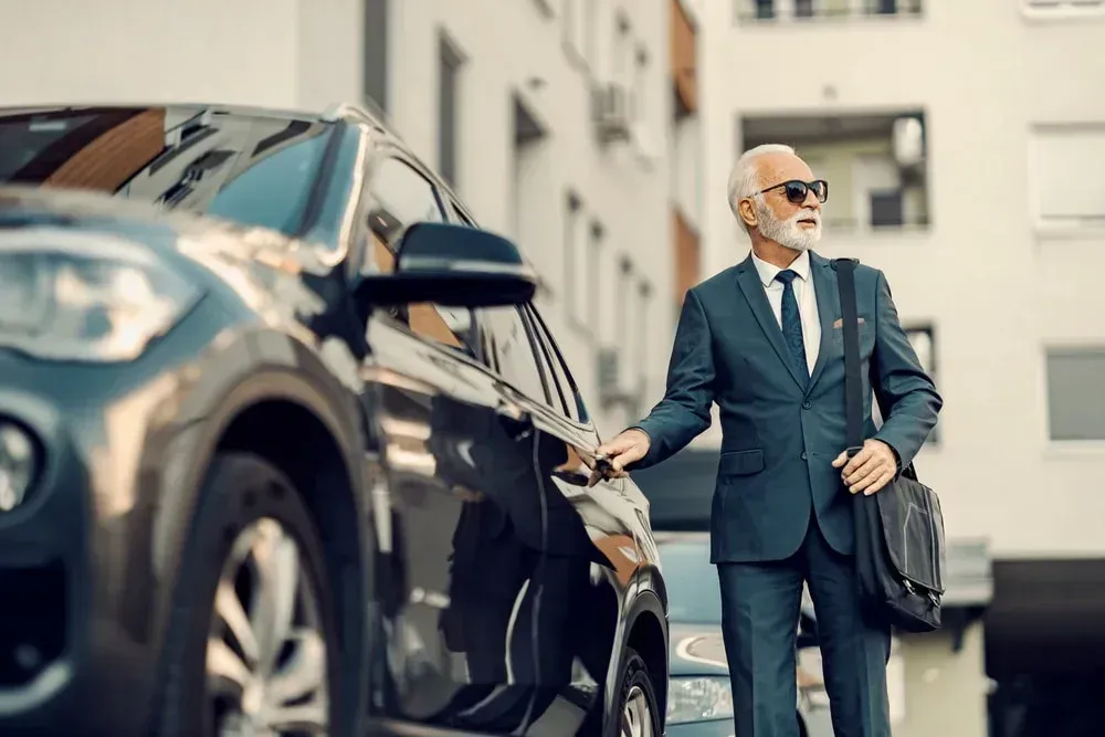 Luxury Car Service: Logan Airport to Hinsdale, MA