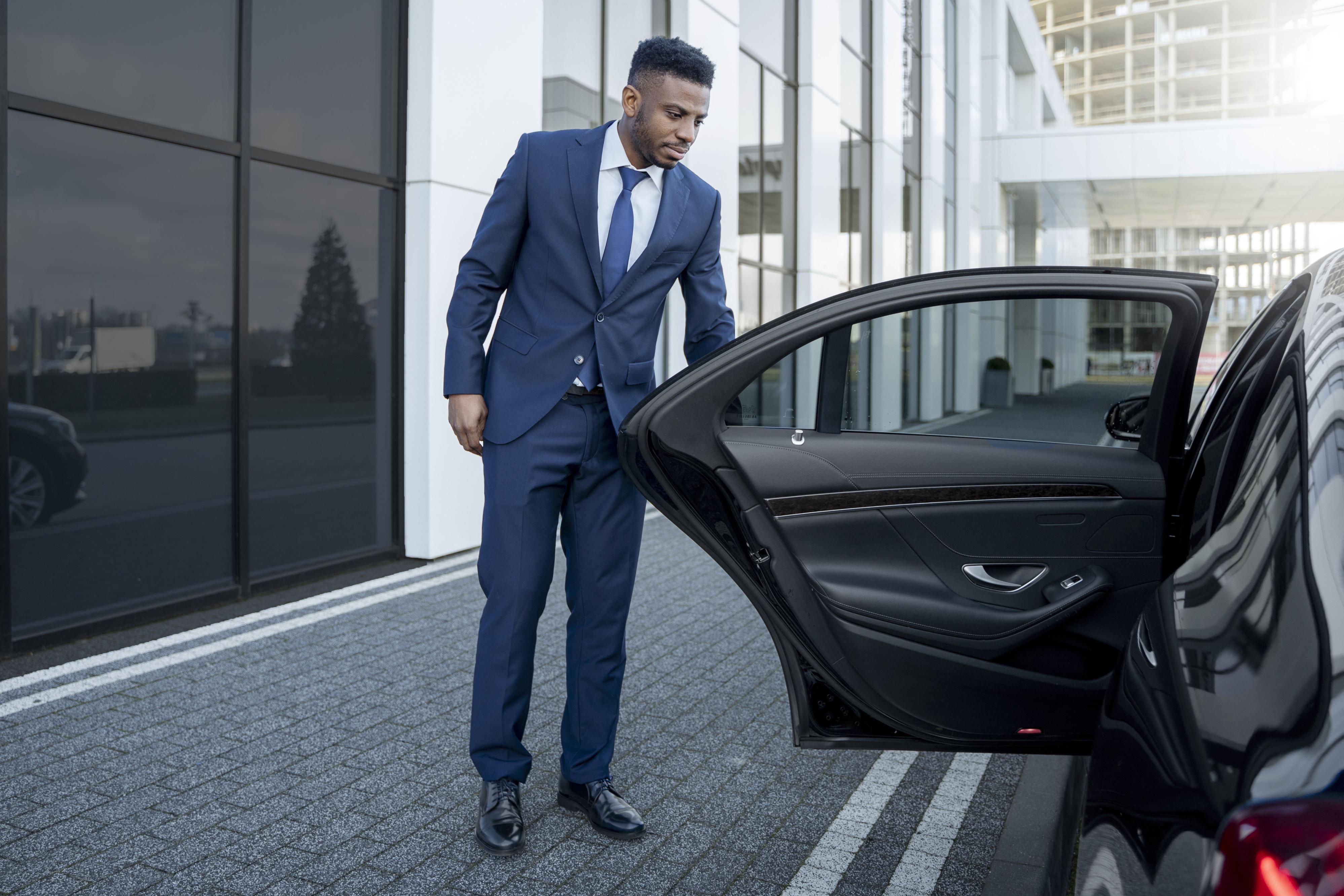 Luxury Car Service: Hampden, ME to Logan Airport
