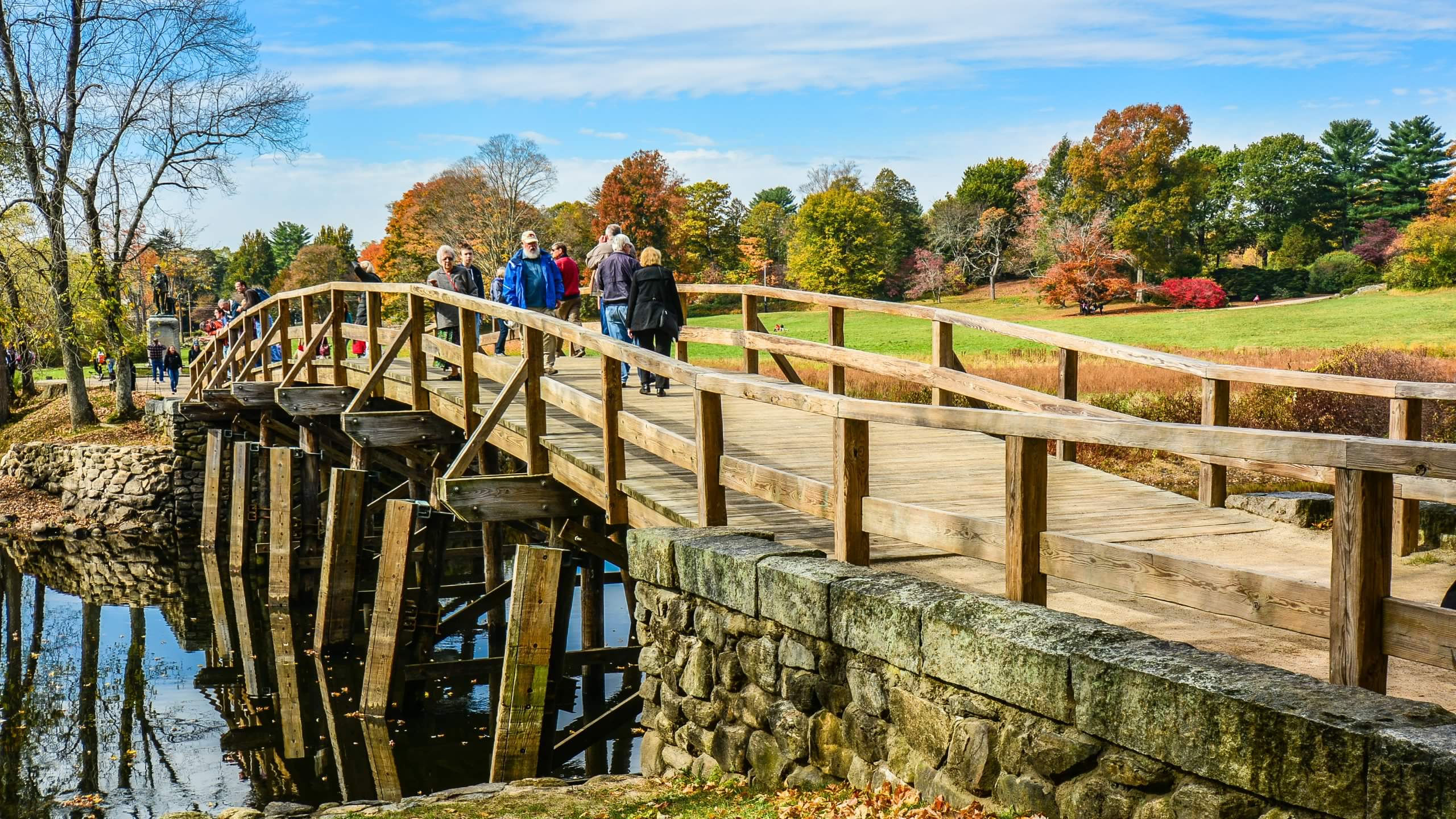 Limo & Car Service from/to Logan Airport to Concord, MA