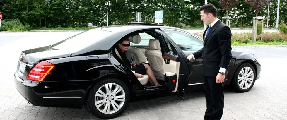 First Class Car Service from Logan Airport to Strafford, NH