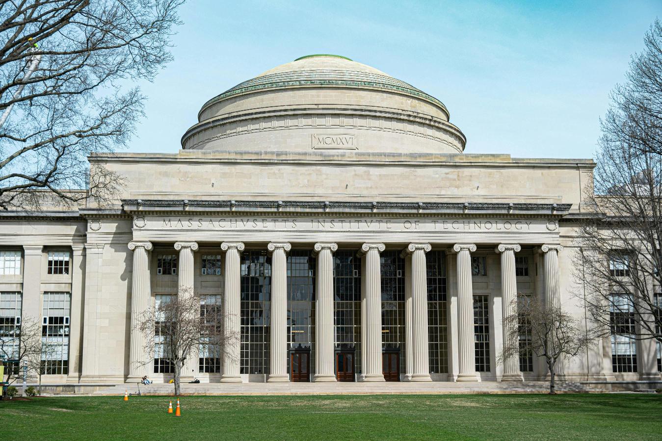 Luxury Car Service to and from MIT